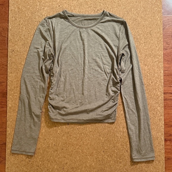 ✨ Lululemon Without Pause Long Sleeve in Heathered Carbon Dust size 6 EUC ✨ - Picture 2 of 6